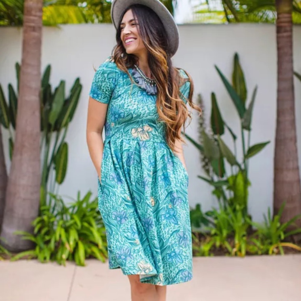 NEW w/ Tags: LuLaRoe Amelia Dress w/ Pockets